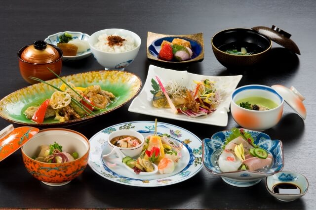 【少人数・家族婚】挙式後の会食｜八幡宮周辺のおすすめ会場